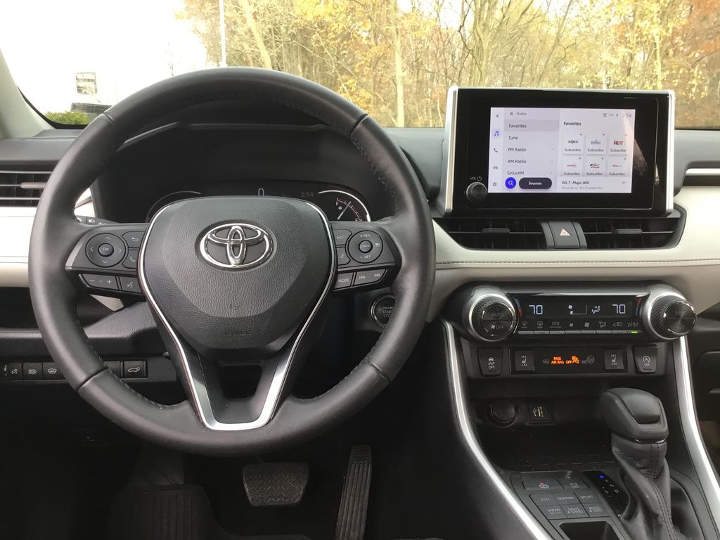 Thumbnail: 2023 Toyota RAV4 - 15