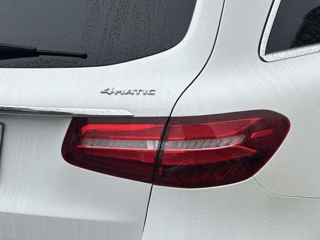 Thumbnail: 2018 Mercedes-Benz GLC - 10