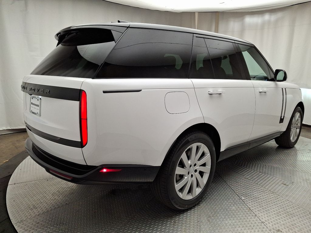 2025 Land Rover Range Rover SE 3