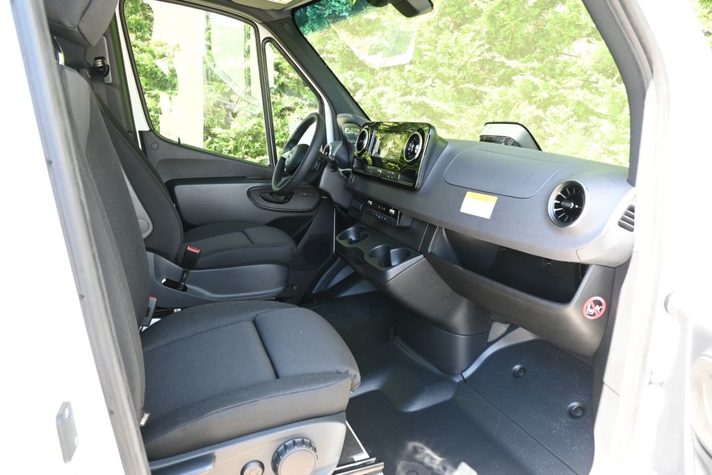 2025 Mercedes-Benz Sprinter 2500 19