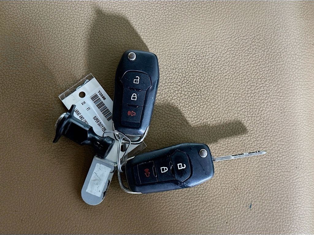 Used 2022 White Ford Lariat image 34