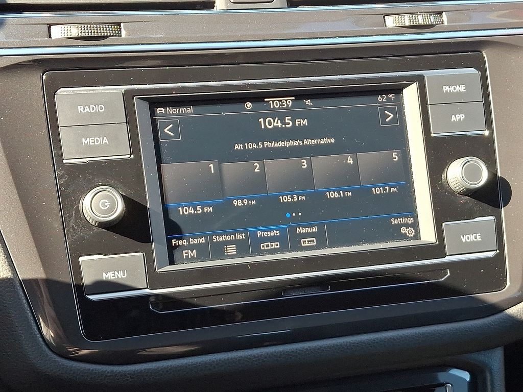 Thumbnail: 2021 Volkswagen Tiguan - 17