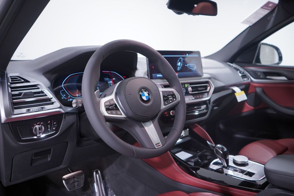 Thumbnail: 2025 BMW X4 - 6