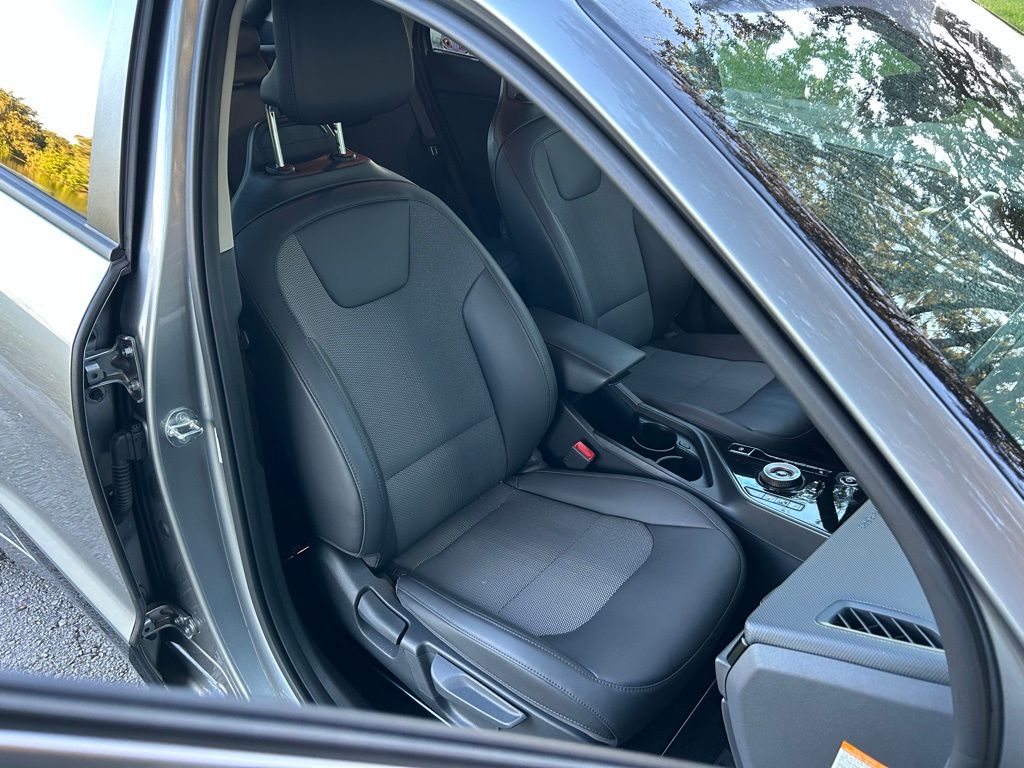 Thumbnail: 2023 Kia Niro - 14