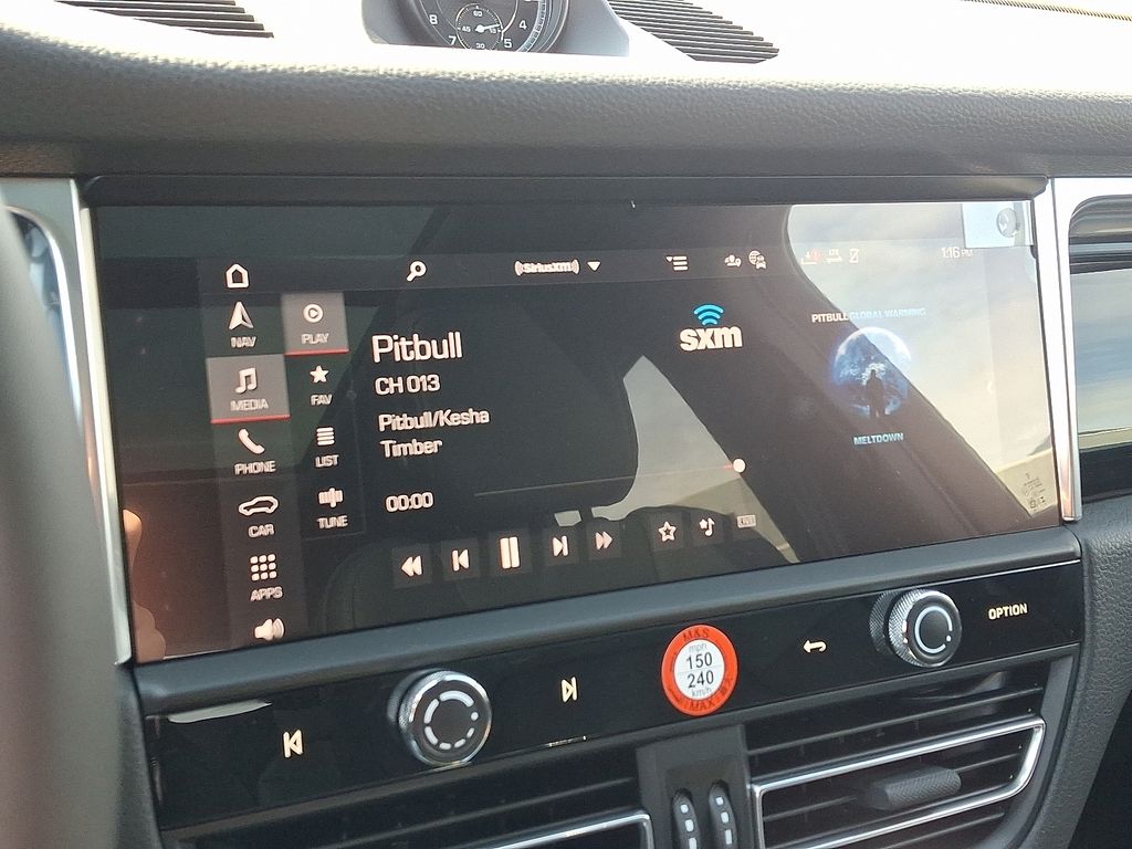 Thumbnail: 2026 Porsche Macan - 21