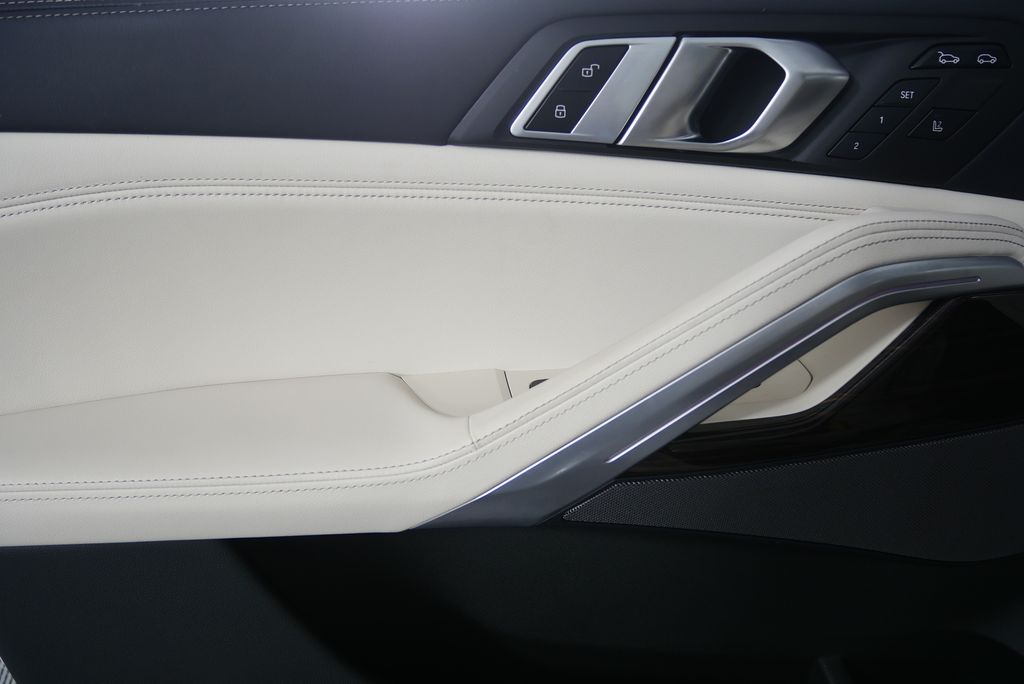 Thumbnail: 2023 BMW X6 - 10