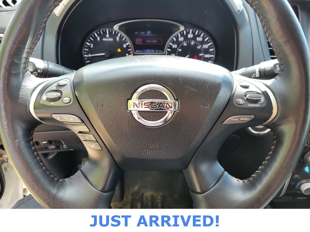 2020 Nissan Pathfinder SL photo
