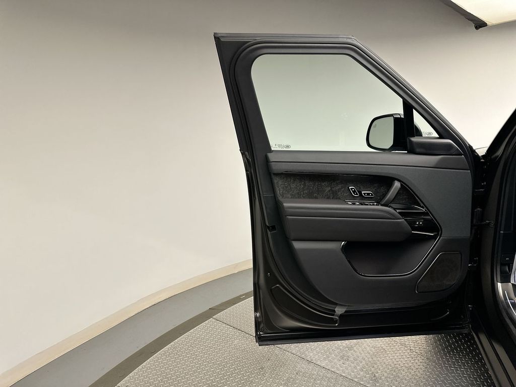 2025 Land Rover Range Rover Sport  9
