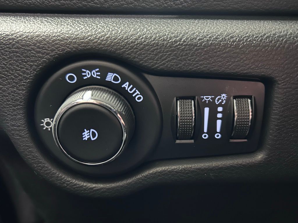 used 2023 Chrysler Pacifica car, priced at $34,450