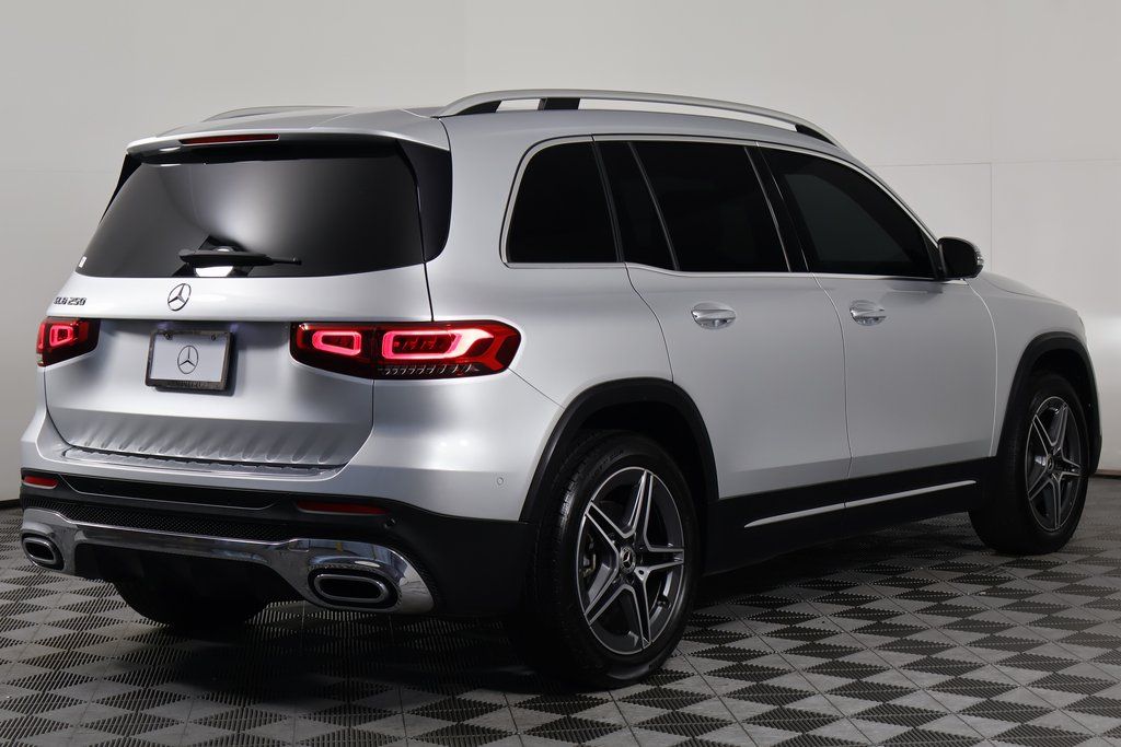 Thumbnail: 2021 Mercedes-Benz GLB - 4