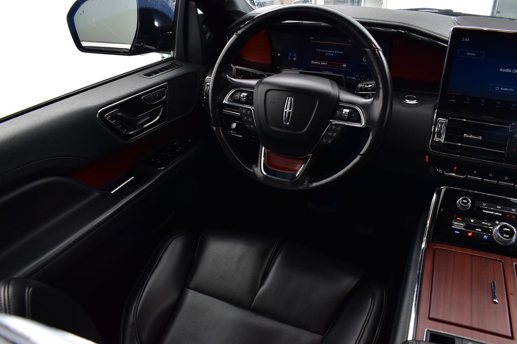 Thumbnail: 2024 Lincoln Navigator L - 25