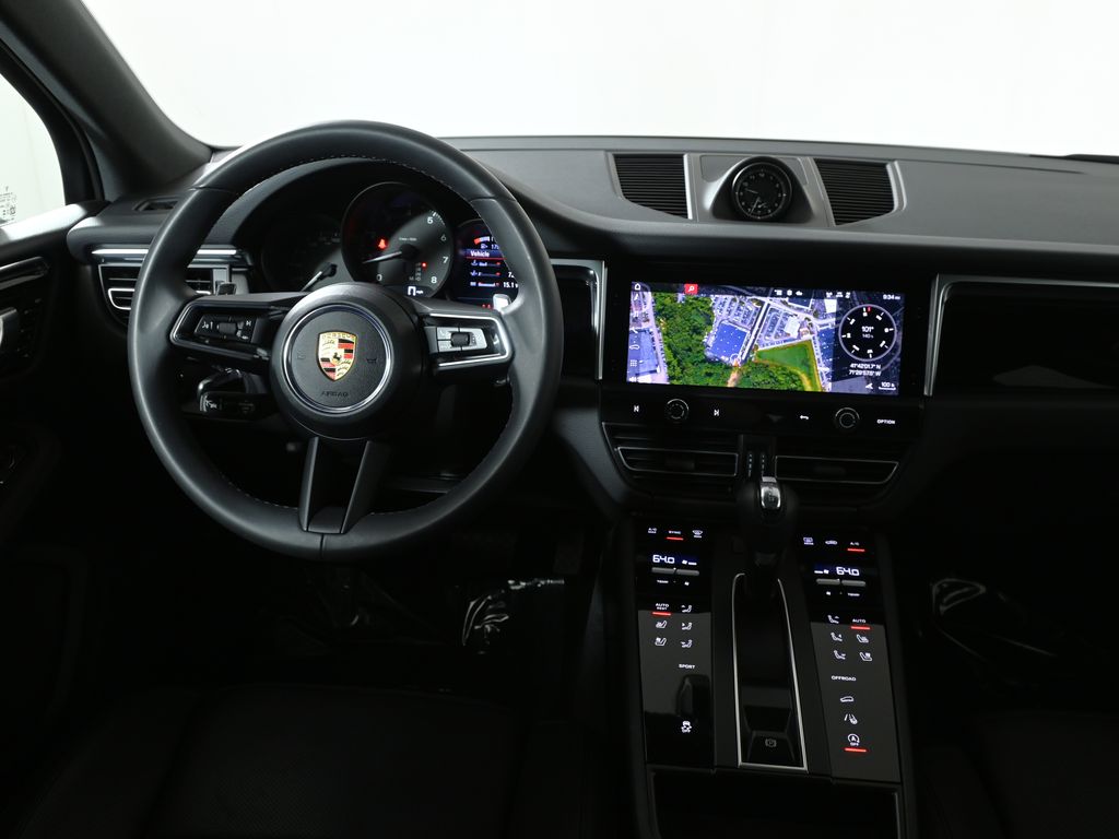 Thumbnail: 2025 Porsche Macan - 17