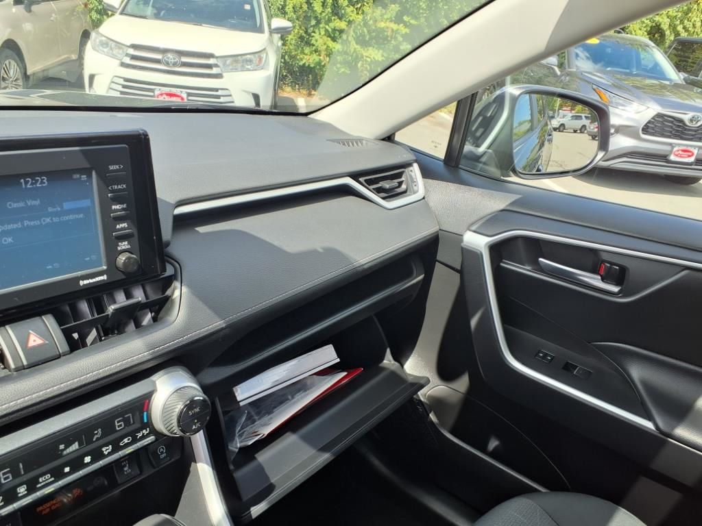 2022 Toyota RAV4 XLE photo 21