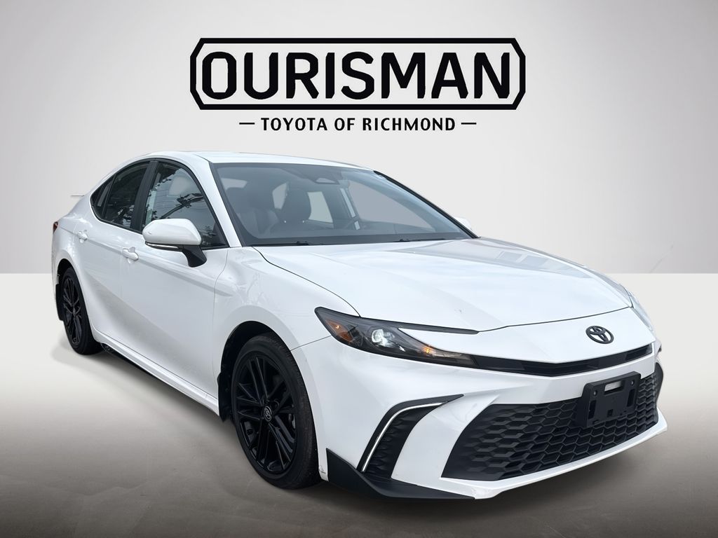 2025 Toyota Camry SE FWD