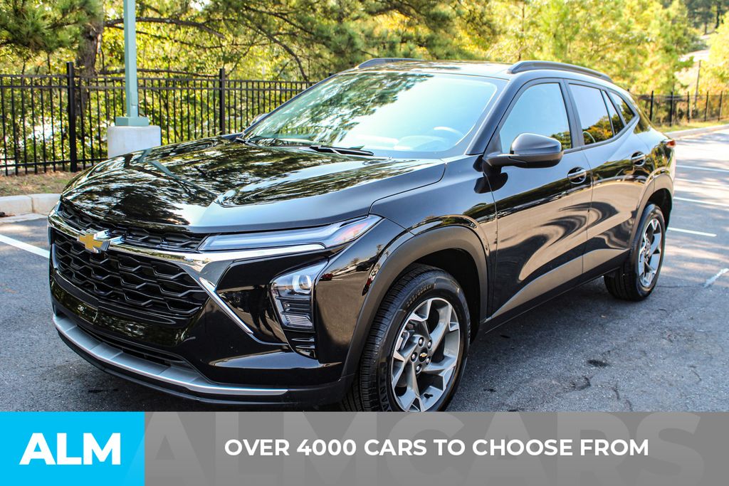 2024 Chevrolet Trax LT photo 2