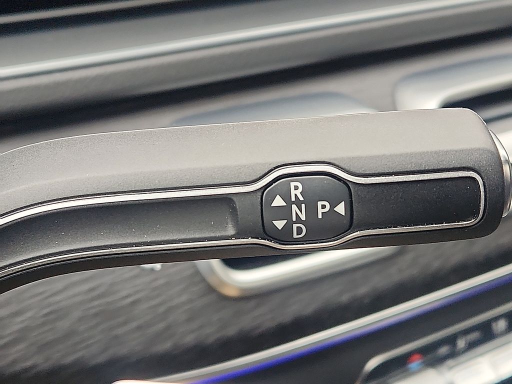 Thumbnail: 2025 Mercedes-Benz GLS - 17