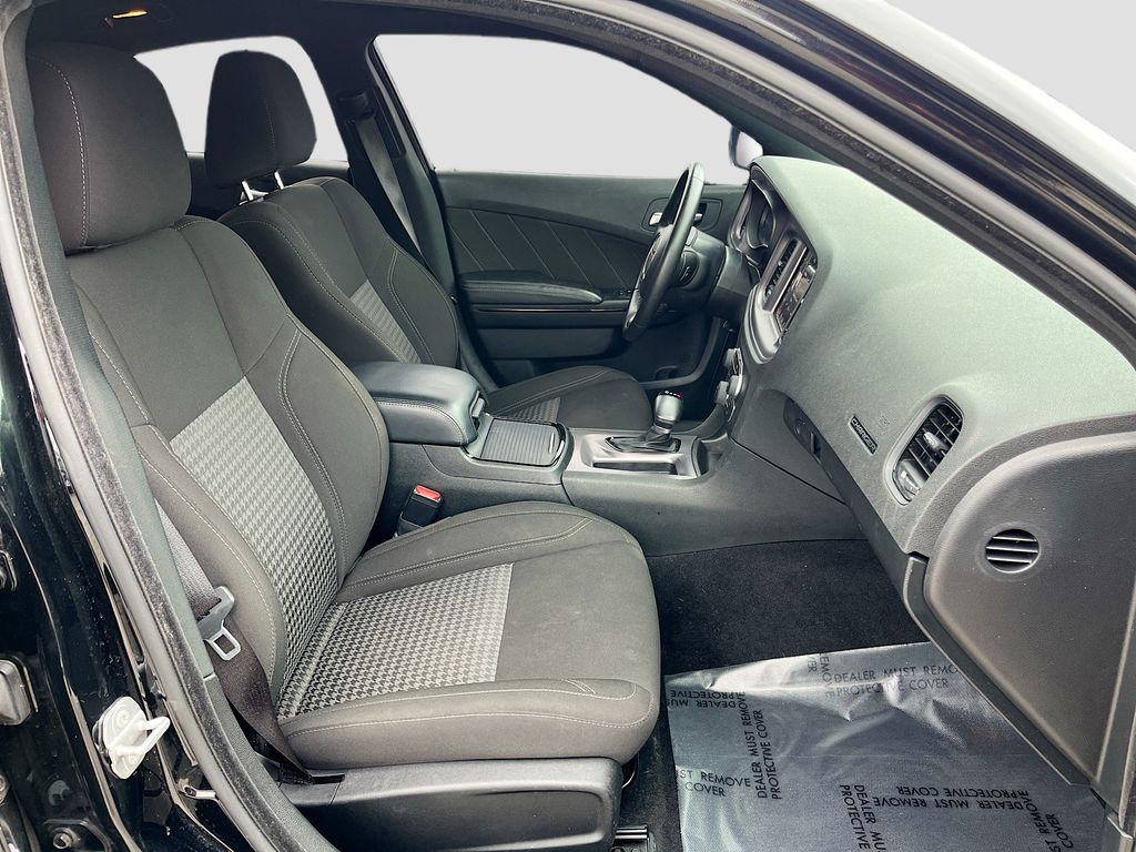 Used 2023 Black Dodge SXT image 27