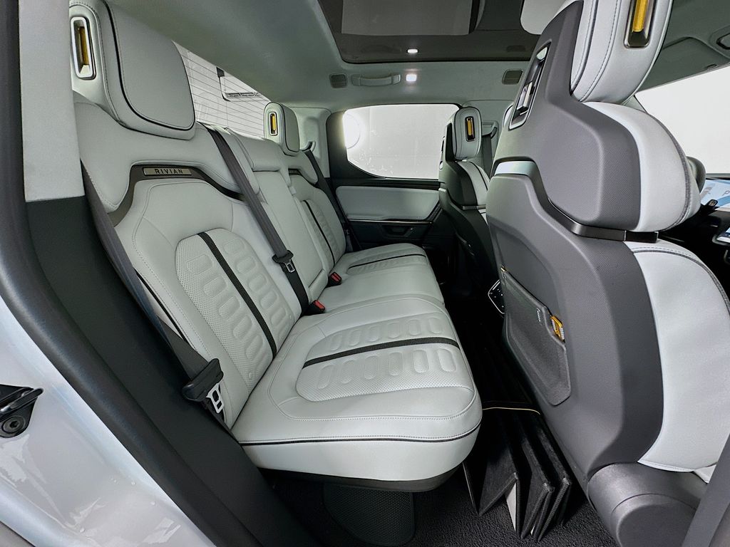 Thumbnail: 2025 Rivian R1T - 27