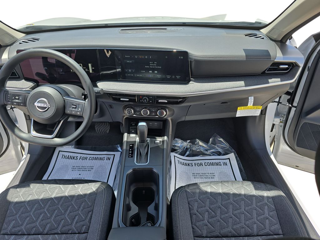 2025 Aspen White Tricoat/Super Black Nissan Kicks SV FWD SUV