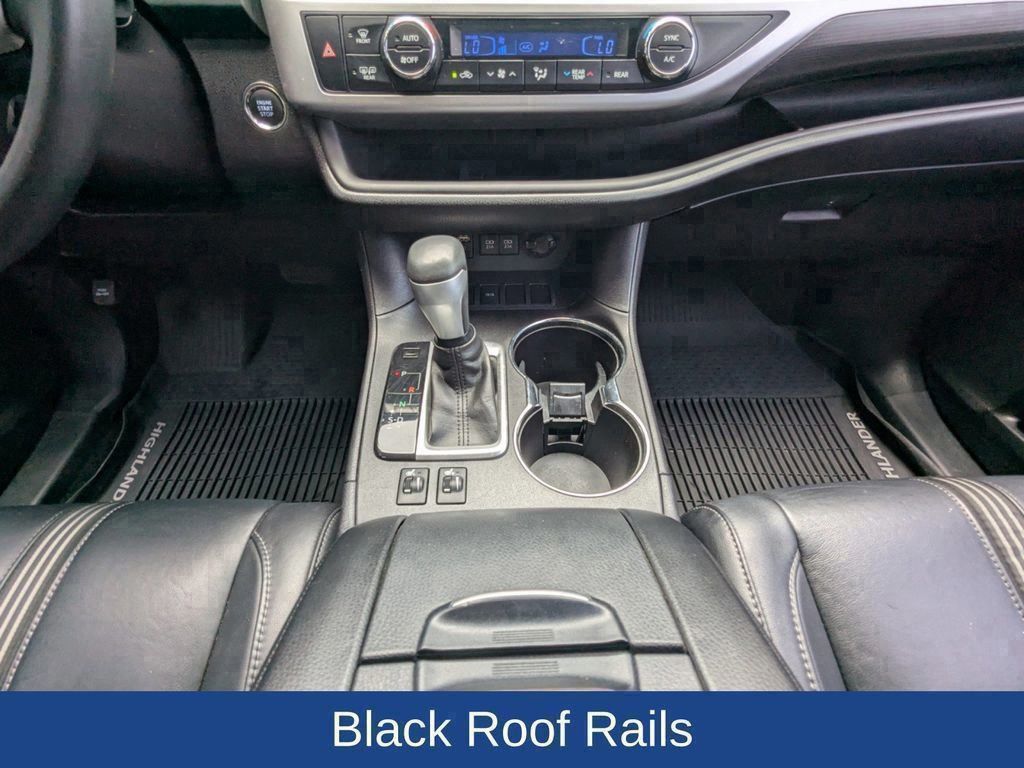 2017 Toyota Highlander SE