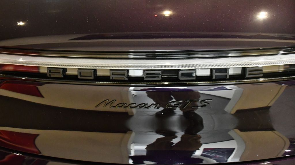 Thumbnail: 2026 Porsche Macan - 7