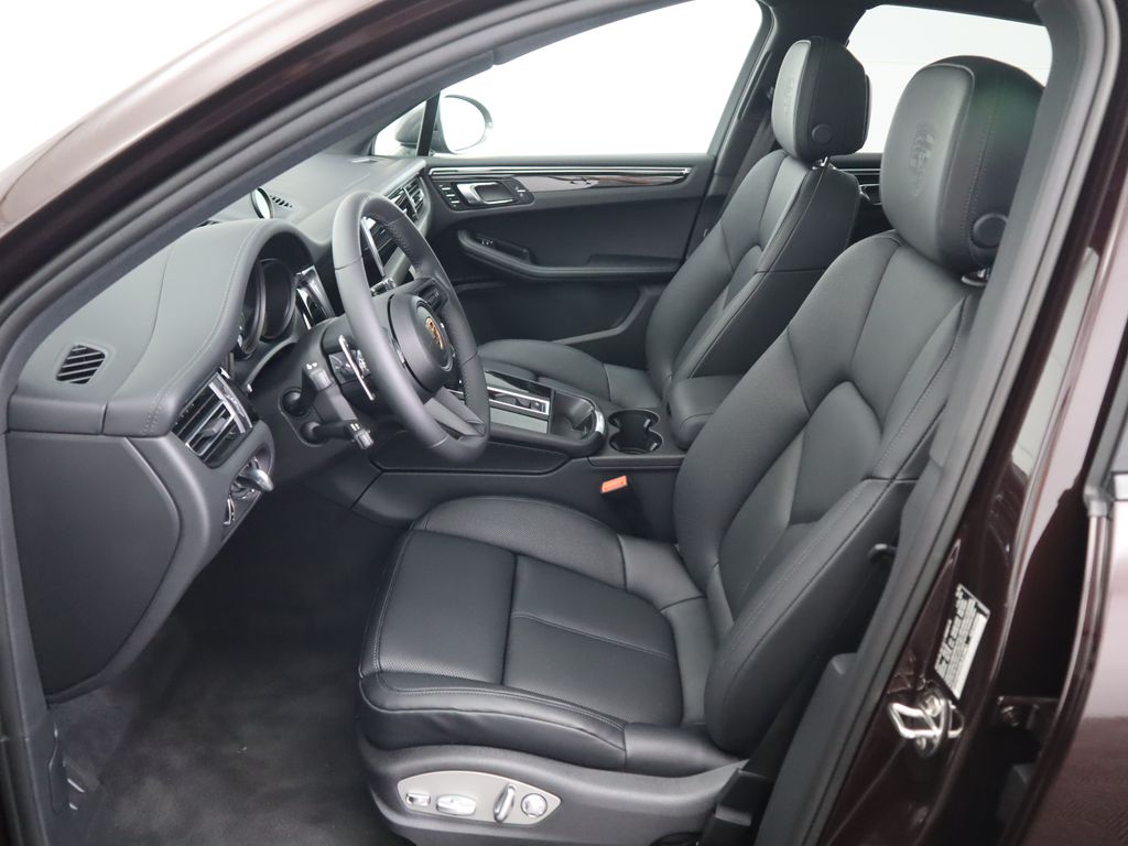 Thumbnail: 2025 Porsche Macan - 5