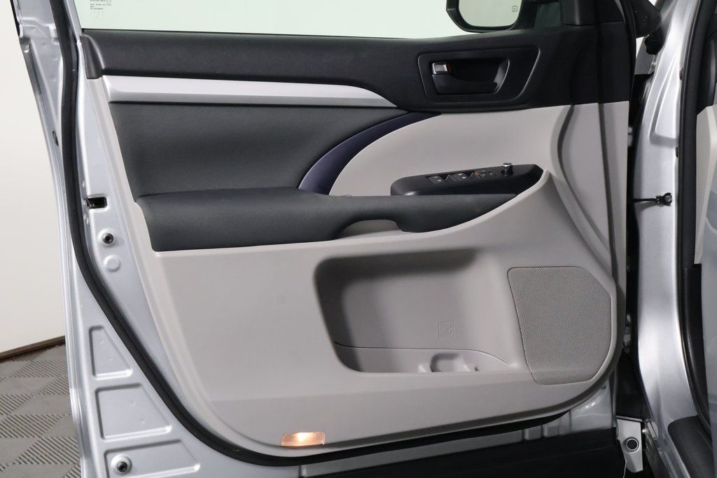 Thumbnail: 2018 Toyota Highlander - 13