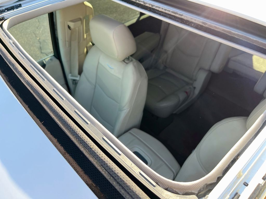 Used 2019 White Cadillac Luxury image 23