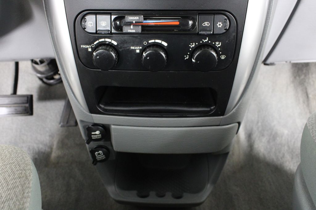 Used 2006 Chrysler Town & Country for sale in 