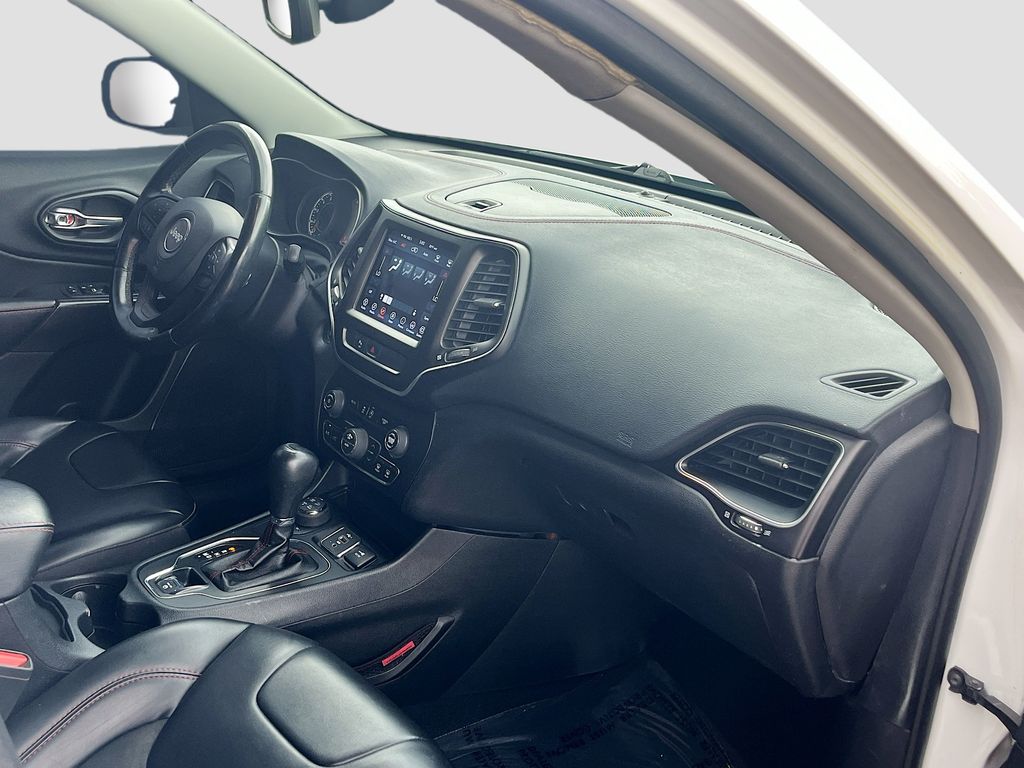 Used 2020 White Jeep Trailhawk image 28