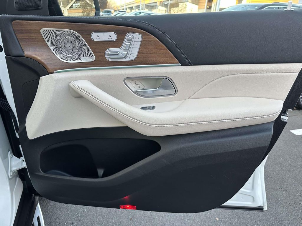 Thumbnail: 2023 Mercedes-Benz GLS - 19