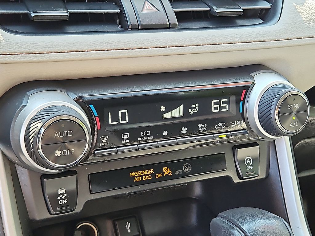 Thumbnail: 2021 Toyota RAV4 - 16