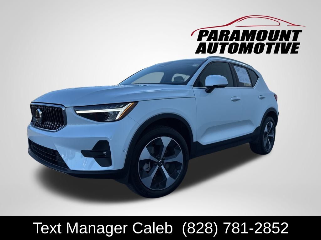 2024 Volvo XC40 B5 Plus Bright Theme AWD