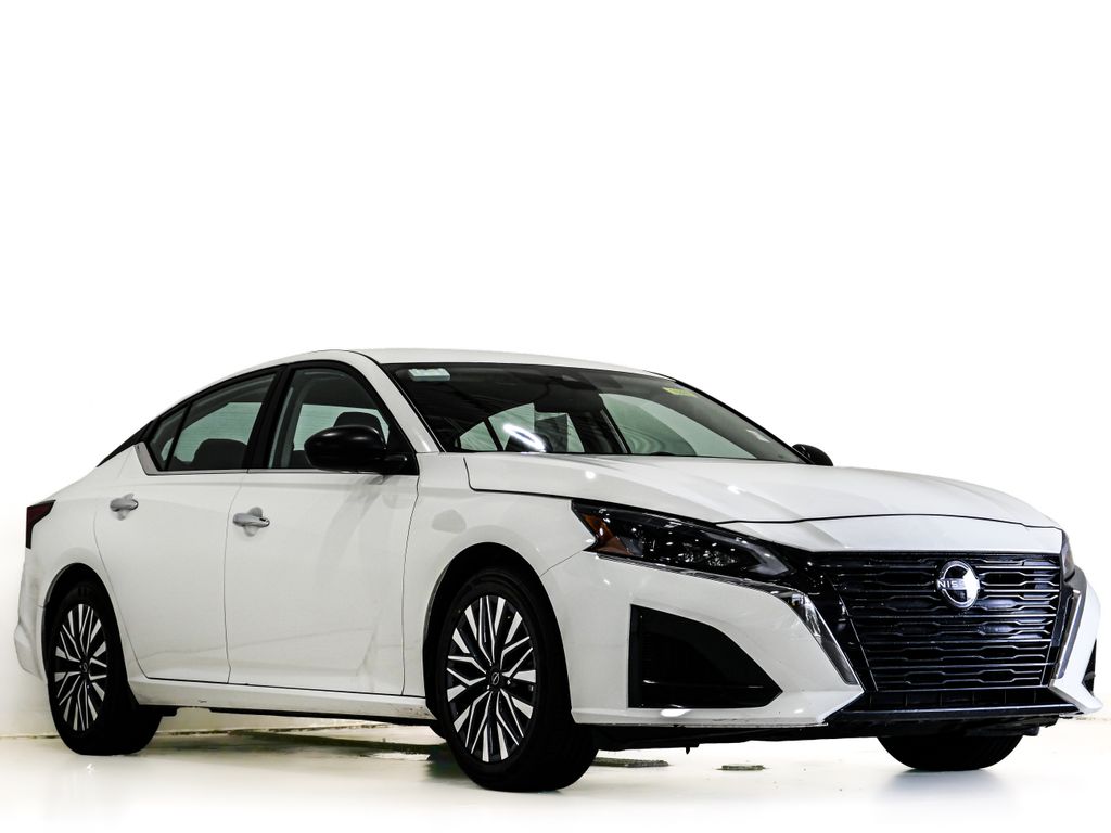 Glacier White 2025 Nissan Altima Sedan Front-Wheel Drive Continuously Variable Transmission