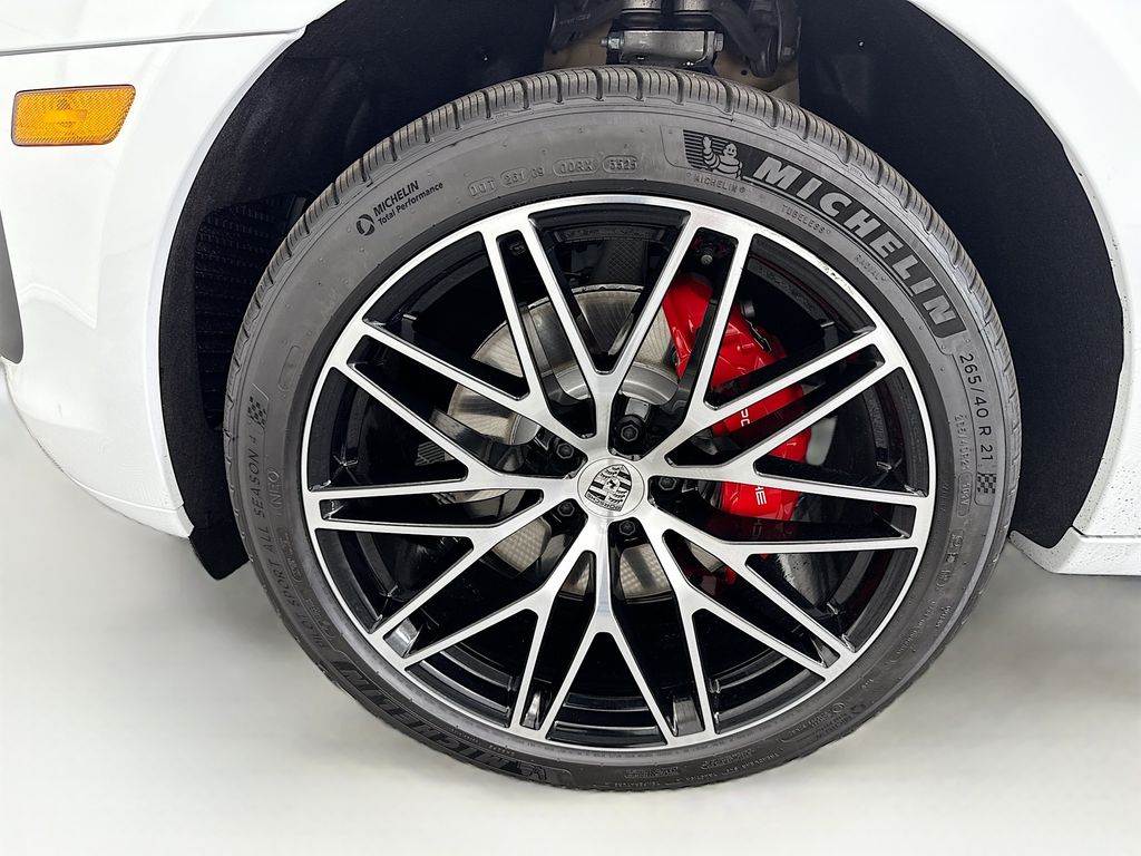 Thumbnail: 2026 Porsche Macan - 31