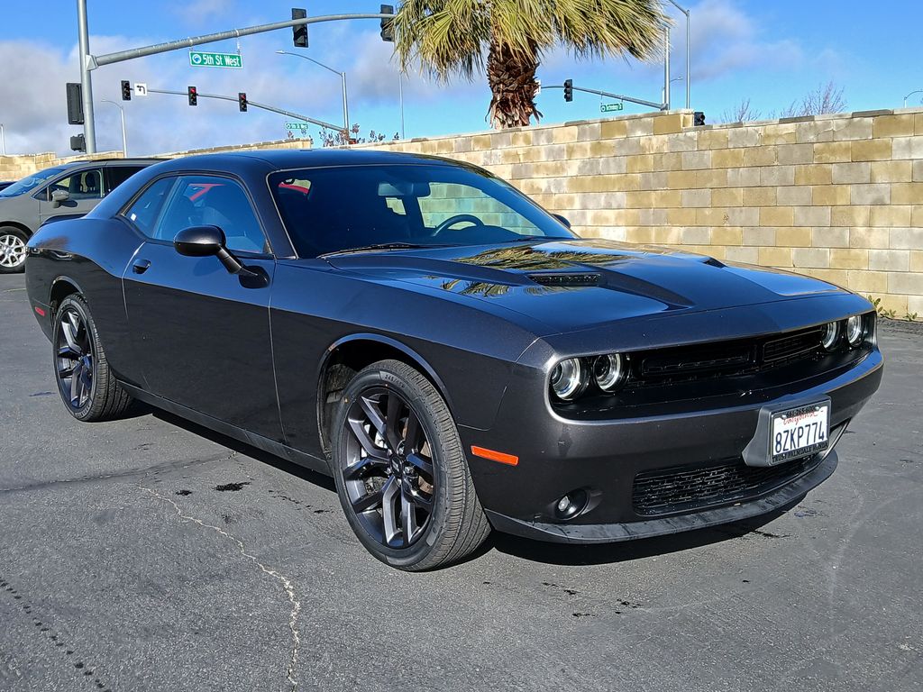 2021 Dodge Challenger SXT RWD