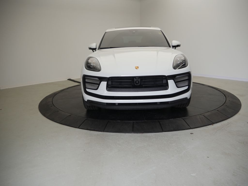 Thumbnail: 2023 Porsche Macan - 10