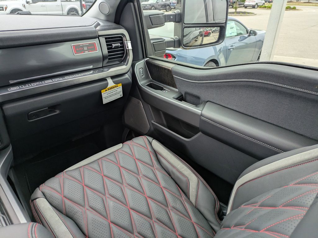 2026 Ford F-250 Super Duty Black Widow