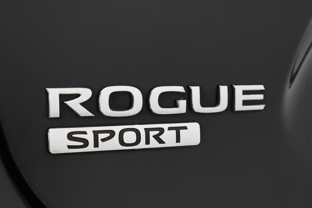 2022 Nissan Rogue Sport SL 9