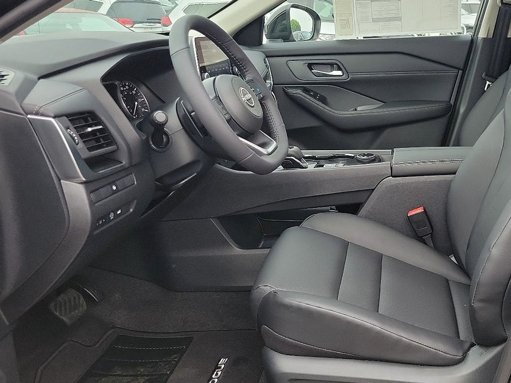 2024 Nissan Rogue SV 8