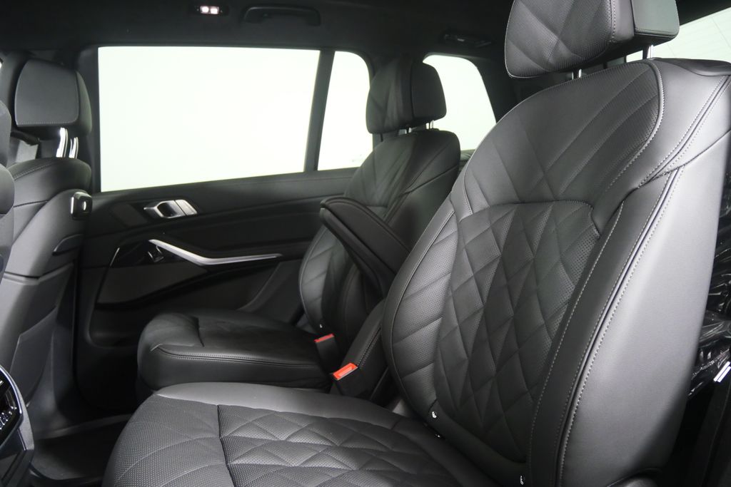 Thumbnail: 2027 BMW X7 - 15