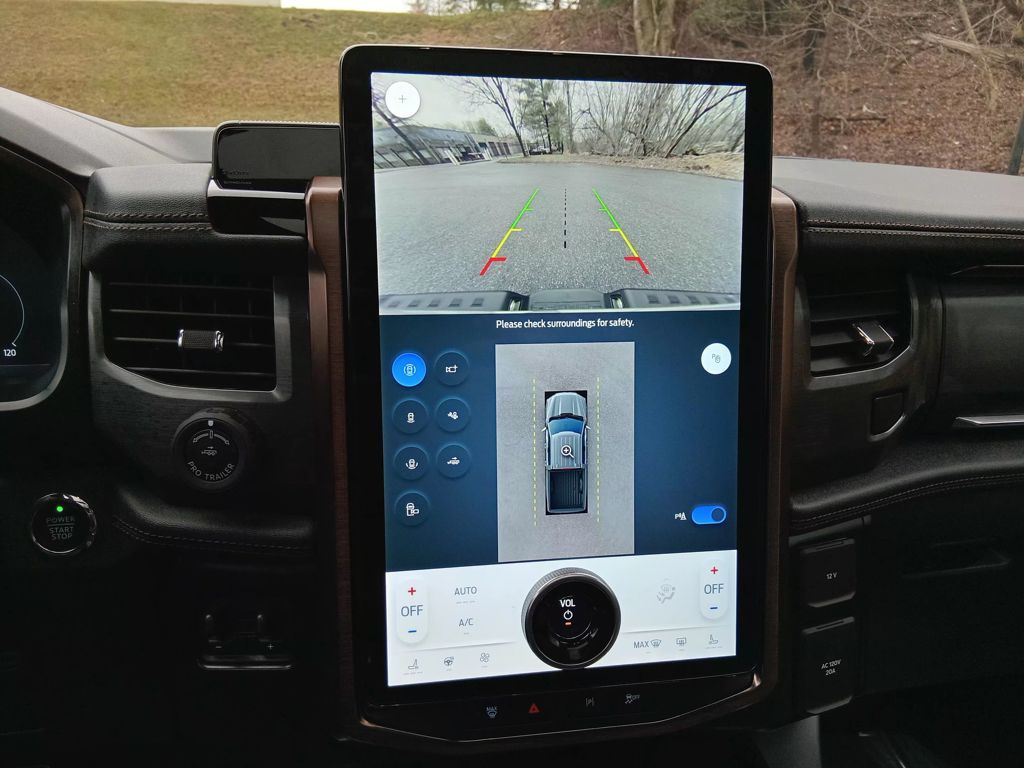 2023 Ford F-150 Lightning LARIAT