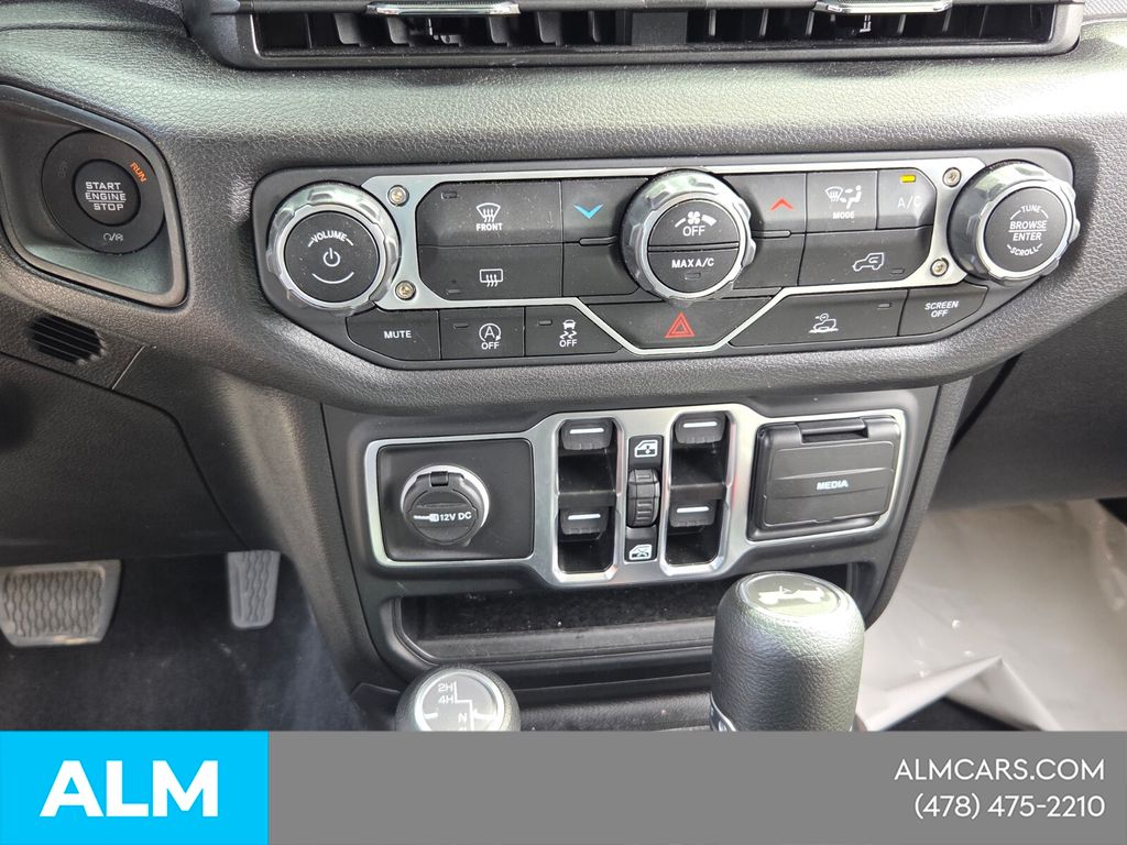 Used 2025 White Jeep Sport S image 22
