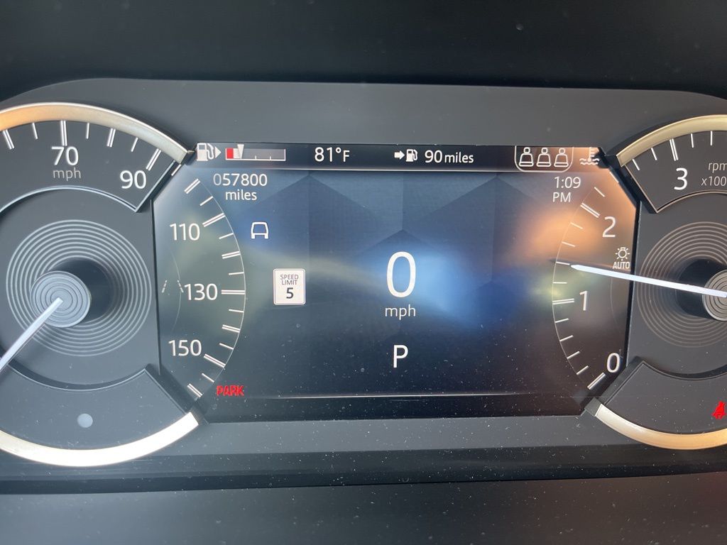 Thumbnail: 2022 Land Rover Discovery Sport - 5