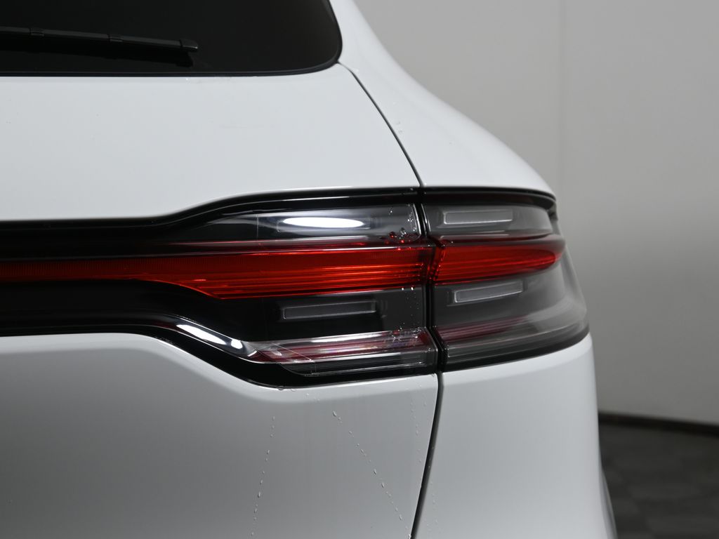 Thumbnail: 2026 Porsche Macan - 13