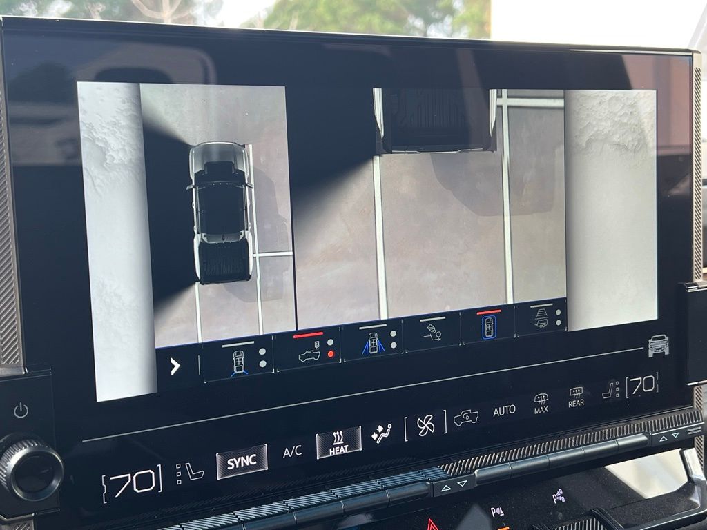 Thumbnail: 2025 GMC Hummer EV - 17