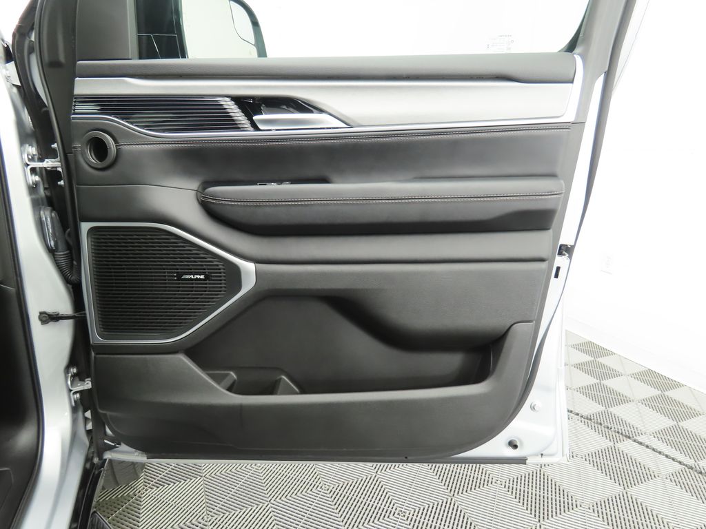 Thumbnail: 2024 Jeep Wagoneer - 25