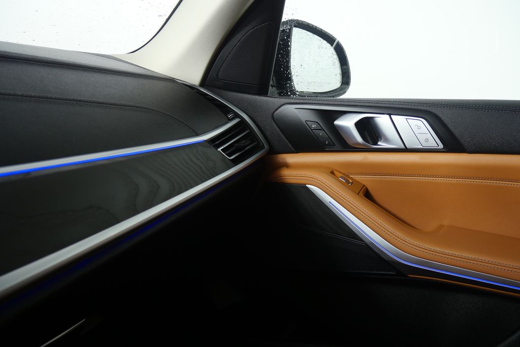 2022 BMW X7 xDrive40i 32