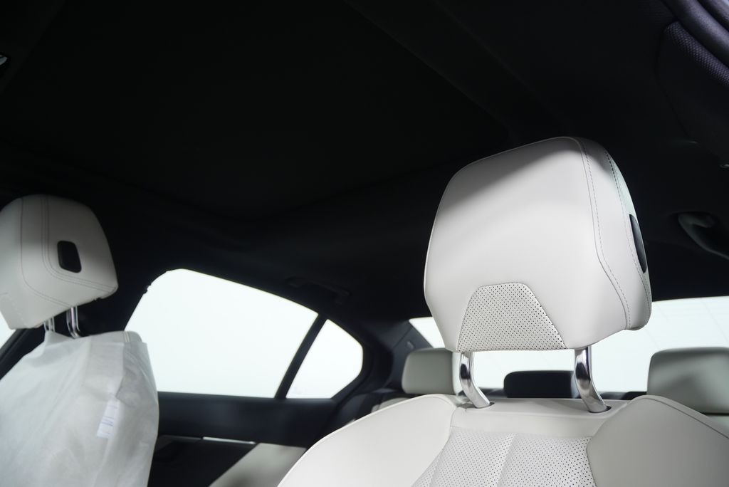 Thumbnail: 2026 BMW 5 Series - 12