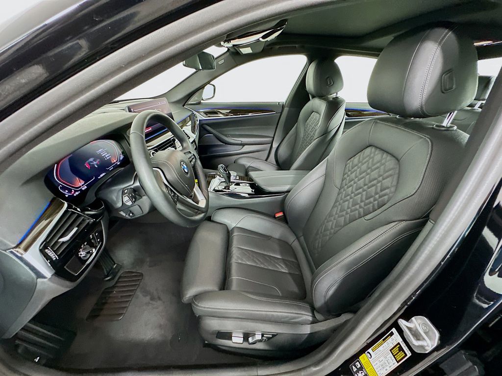 Thumbnail: 2022 BMW 5 Series - 22